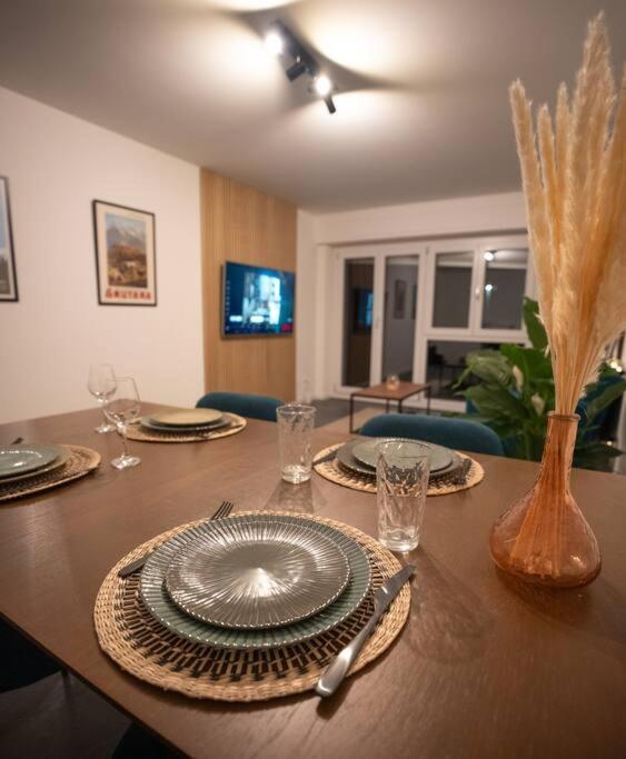 Appartement Spacieux Au Centre De La Gruyere Broc Exterior photo